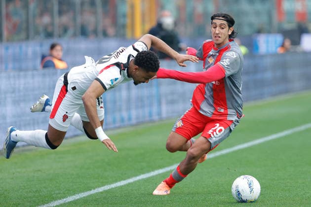 CALCIO - Serie A - US Cremonese vs AC Milan Christopher Nkunku of AC Milan under pressure from Youssef Maleh of US Cremonese during the match of 6th day of the Serie A Championship between US Cremonese vs AC Milan at the Giovanni Zini Stadium on 1 March 2026 in Cremona, CR. Cremona Italy  Copyright: xIPAxSport ABACAx
