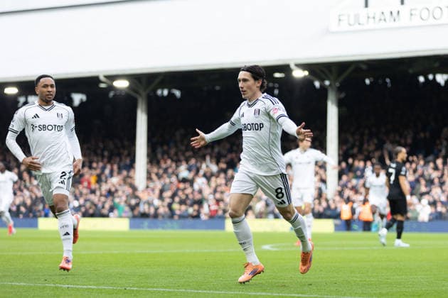 Goal celebration by Harry Wilson of Fulham running towards the home fans with Kenny Tete of Fulham during the Premier League match between Fulham and Tottenham Hotspur at Craven Cottage on March 1, 2026 in London, England. (Photo by Pedro Soares SPP) Copyright: xPedroxSoaresx xSPPx Sportspressphoto_SPR99109