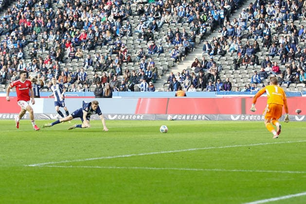 01 03 2026, xtgx, Soccer 2 Bundesliga Hertha BSC Berlin 1 FC Nuernberg emspor, v l Luca Schuler Hertha, 18 goal shot, shoots the ball on goal, shot DFL DFB REGULATIONS PROHIBIT ANY USE OF PHOTOGRAPHS as IMAGE SEQUENCES and or QUASI VIDEO Berlin