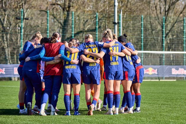01 03 2026, GER, womens soccer, test match, 2025 2026, RB Leipzig FC Ingolstadt team circle, RB Leipzig, before kick-off Leipzig training center of the Red Bull Saxony Germany