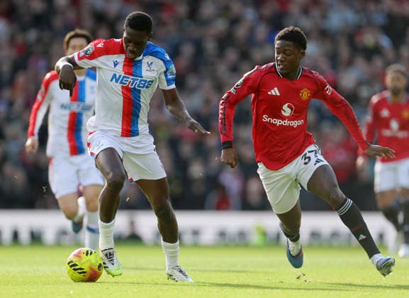 Manchester United, ManU v Crystal Palace - Premier League Ismaila Sarr of Crystal Palace and Kobbie Mainoo of Manchester United challenge during the Premier League match between Manchester United and Crystal Palace at Old Trafford on March 1, 2026 in Manchester, England. WARNING! This Photograph May Only Be Used For Newspaper And Or Magazine Editorial Purposes. May Not Be Used For Publications Involving 1 player, 1 Club Or 1 Competition Without Written Authorisation From Football DataCo Ltd. For Any Queries, Please Contact Football DataCo Ltd on +44 (0) 207 864 9121 Manchester Old Trafford England United Kingdom Copyright: xAllstarxPicturexLibraryxLtdx