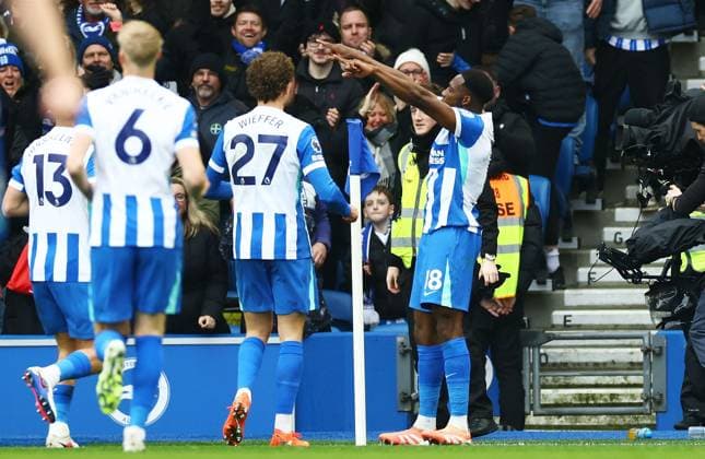 Danny Welbeck of Brighton and Hove Albion celebrates scoring a goal after making the score 2-1. Brighton and Hove Albion v Nottingham Forest, Premier League, Football, American Express Community Stadium, Brighton, UK - 01 Mar 2026Brighton American Express Community Stadi United Kingdom EDITORIAL USE ONLY No use with unauthorised audio, video, data, fixture lists, club league logos or live services. Online in-match use limited to 120 images, no video emulation. No use in betting, games or single club league player publications. Copyright: xJamesxMarsh Shutterstockx 16708839ai