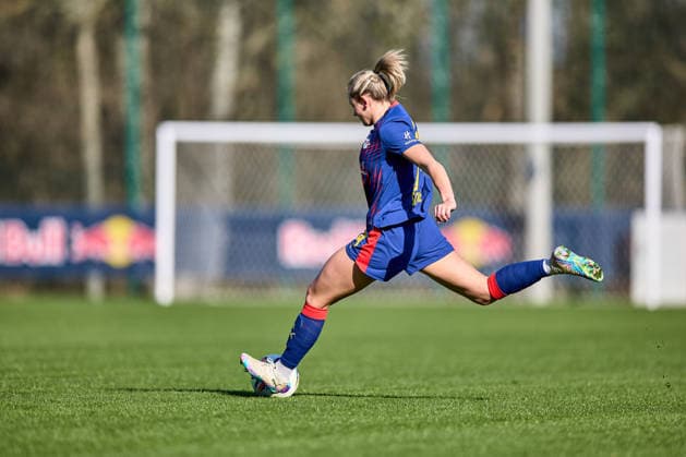 01 03 2026, GER, womens soccer, test match, 2025 2026, RB Leipzig FC Ingolstadt Marleen Schimmer 14, RB Leipzig , free pose, action, with bal, shot Leipzig training center of the Red Bull Saxony Germany