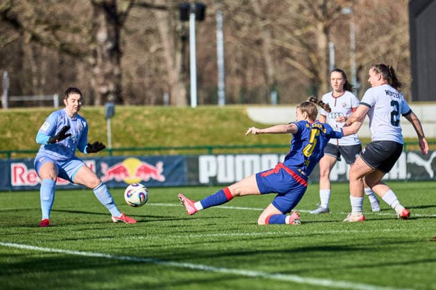 01 03 2026, GER, womens soccer, test match, 2025 2026, RB Leipzig FC Ingolstadt Julia Magerl 5, RB Leipzig , action, with ball, shot on goal Leipzig training center of the Red Bull Saxony Germany