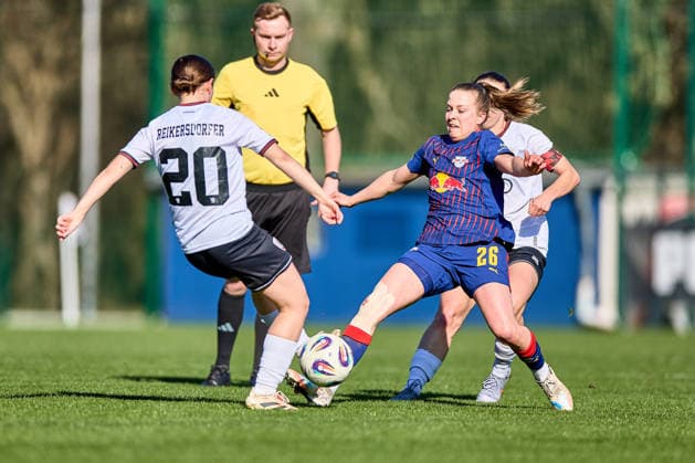 01 03 2026, GER, womens soccer, test match, 2025 2026, RB Leipzig FC Ingolstadt Luca Graf 26, RB Leipzig , action, with ball, duel for ball Leipzig training center of the Red Bull Saxony Germany