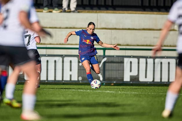 01 03 2026, GER, womens soccer, test match, 2025 2026, RB Leipzig FC Ingolstadt Gina Chmielinski 10, RB Leipzig , free position, action, with ball, shooting position Leipzig training center of the Red Bull Saxony Germany