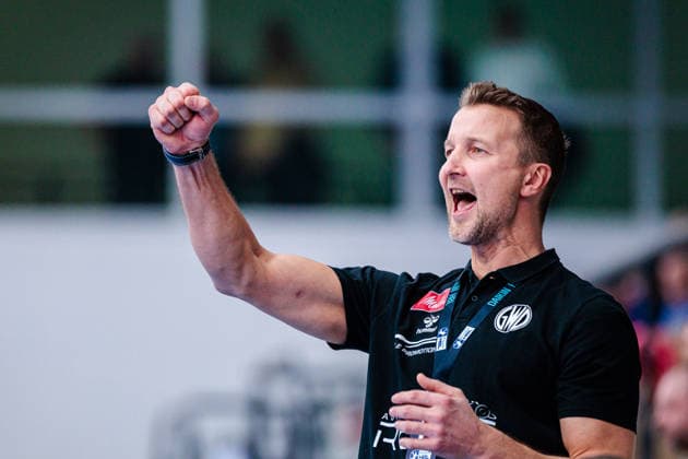 Evars Klesniks GWD Minden, Co coach cheers GER, GWD Minden vs TVB Stuttgart, Handball, 1 Bundesliga, Matchday 23, Season 2025 2026, 01 03 2026 GER, GWD Minden vs TVB Stuttgart, Handball, 1 Bundesliga, Matchday 23, Season 2025 2026, 01 03 2026 Minden Copyright: xEibner-Pressefoto JanxRollingerx EP_JSK