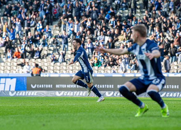 Soccer, Men, Season 2025 2026, 2 Bundesliga 24 Matchday , Hertha BSC 1 FC Nürnberg, f l Josip Brekalo Hertha BSC , Marten Winkler Hertha BSC , Cheering after goal to 2 1, 01 03 2026, Copyright: xSebastianxRäppold MatthiasxKochx