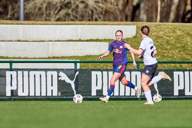 01 03 2026, GER, womens soccer, test match, 2025 2026, RB Leipzig FC Ingolstadt Victoria Krug 20, RB Leipzig , action, with ball, on the sideline Leipzig training center of the Red Bull Saxony Germany