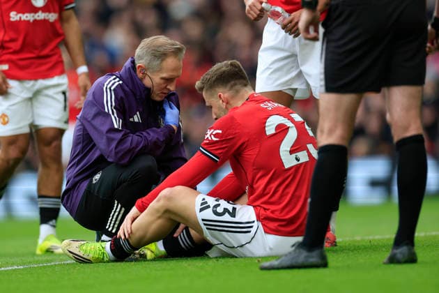 Manchester United, ManU v Crystal Palace, Premier League Luke Shaw (23) of Manchester United receives treatment and has to be substituted during the Premier League match between Manchester United and Crystal Palace at Old Trafford, Manchester, UK on 1 March 2026. Manchester Old Trafford Greater Manchester UK Editorial use only DataCo restrictions apply See www.football-dataco.com , Copyright: xConorxMolloyx PSI-23823-0044