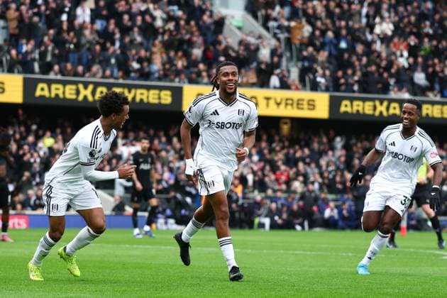 Alex Iwobi of Fulham celebrates after scoring a goal (2-0) Fulham v Tottenham Hotspur, Premier League, Football, Craven Cottage, London, UK - 01 Mar 2026London Craven Cottage United Kingdom EDITORIAL USE ONLY No use with unauthorised audio, video, data, fixture lists, club league logos or live services. Online in-match use limited to 120 images, no video emulation. No use in betting, games or single club league player publications. Copyright: xSimonxDael Shutterstockx 16708827az