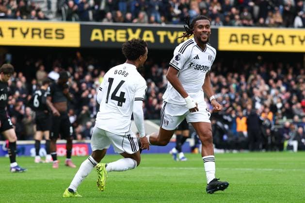 Alex Iwobi of Fulham celebrates after scoring a goal (2-0) Fulham v Tottenham Hotspur, Premier League, Football, Craven Cottage, London, UK - 01 Mar 2026London Craven Cottage United Kingdom EDITORIAL USE ONLY No use with unauthorised audio, video, data, fixture lists, club league logos or live services. Online in-match use limited to 120 images, no video emulation. No use in betting, games or single club league player publications. Copyright: xSimonxDael Shutterstockx 16708827ba