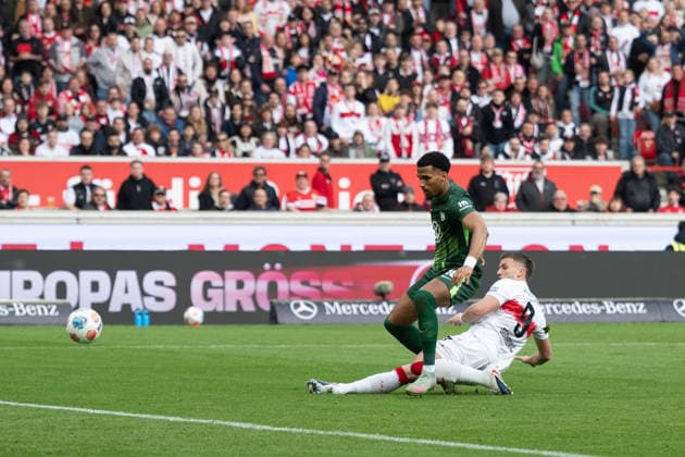 Goal chance, v li Moritz Jenz VfL Wolfsburg, 15 , Ermedin Demirovic VfB Stuttgart, 09 GER, VfB Stuttgart vs VfL Wolfsburg, Football, Men, 1 Bundesliga, 24 Matchday, Season 2025 2026, 01 03 2026, DFL DFB REGULATES PROHIBIT ANY USE OF PHOTOGRAPHS AS IMAGE SEQUENCES AND OR QUASI VIDEO, GER, VfB Stuttgart vs VfL Wolfsburg, Football, Men, 1 Bundesliga, 24 Matchday, Season 2025 2026, 01 03 2026 Stuttgart Copyright: xEibner-Pressefoto WolfgangxFrankx EP_WFK