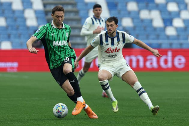 Sassuolo s fNemanja Matic ight for the ball with Atalanta™s Lazar Samordzic during the Serie A soccer match between Sassuolo and Atalanta at the Mapei Stadium Citta™ del Tricolore in Reggio Emilia - sunday , March 1, 2026. - Soccer .  Copyright: xGiannixSantandrea LaPressex