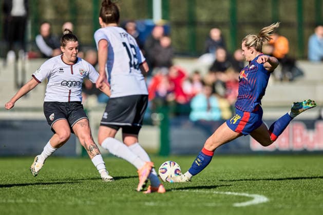 01 03 2026, GER, womens soccer, test match, 2025 2026, RB Leipzig FC Ingolstadt Marleen Schimmer 14, RB Leipzig , free kick, action, goal kick Leipzig training center of the Red Bull Saxony Germany
