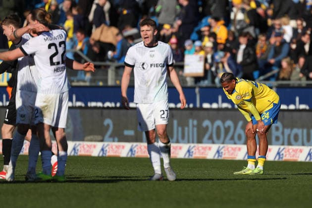 Braunschweig vs Münster, 2 BL Braunschweig, 01 03 2026, Football, Men, 2 BL, Season 2025 2026, Eintracht Braunschweig vs SC Preußen Münster End of match, Team after the defeat, Sidi SanÃ Eintracht Braunschweig DFL DFB REGULATIONS PROHIBIT ANY USE OF PHOTOGRAPHS as IMAGE SEQUENCES and or QUASI VIDEO Stadion an der Hamburger Straße Niedersachsen Germany