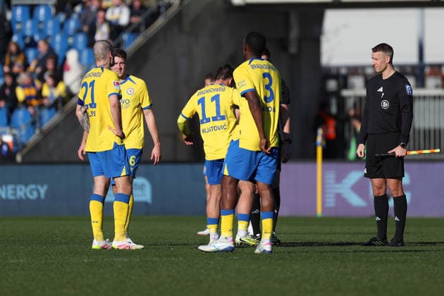 Braunschweig vs Münster, 2 BL Braunschweig, 01 03 2026, Football, Men, 2 BL, Season 2025 2026, Eintracht Braunschweig vs SC Preußen Münster End of match, Team after the defeat DFL DFB REGULATIONS PROHIBIT ANY USE OF PHOTOGRAPHS as IMAGE SEQUENCES and or QUASI VIDEO Stadion an der Hamburger Straße Niedersachsen Germany