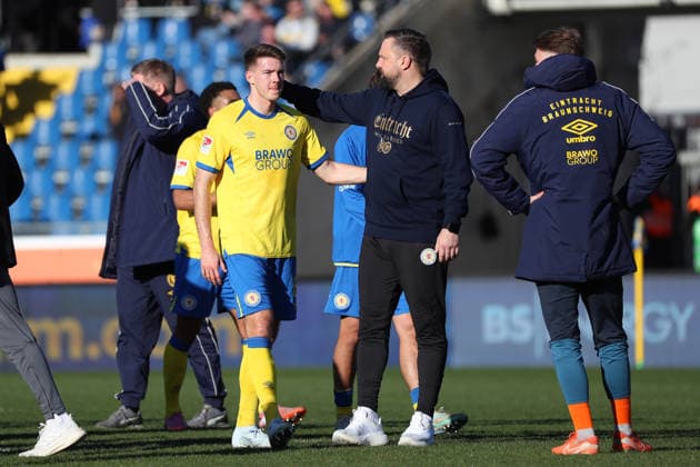 Braunschweig vs Münster, 2 BL Braunschweig, 01 03 2026, Football, Men, 2 BL, Season 2025 2026, Eintracht Braunschweig vs SC Preußen Münster End of match, Team after the defeat, Florian Flick Eintracht Braunschweig , Head coach Heiner Backhaus Eintracht Braunschweig DFL DFB REGULATIONS PROHIBIT ANY USE OF PHOTOGRAPHS as IMAGE SEQUENCES and or QUASI VIDEO Stadion an der Hamburger Straße Niedersachsen Germany