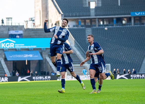 Soccer, Men, Season 2025 2026, 2 Bundesliga 24 Matchday , Hertha BSC 1 FC Nürnberg, f l Josip Brekalo Hertha BSC , Linus Gechter Hertha BSC , Paul Seguin Hertha BSC , Cheering after goal to 2 1, 01 03 2026, Copyright: xSebastianxRäppold MatthiasxKochx