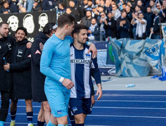 Soccer, Men, Season 2025 2026, 2 Bundesliga 24 Matchday , Hertha BSC 1 FC Nürnberg, f l Goalkeeper Tjark Ernst Hertha BSC , Josip Brekalo Hertha BSC , Cheering after the final whistle, 01 03 2026, Copyright: xSebastianxRäppold MatthiasxKochx