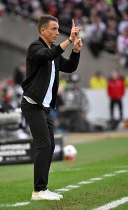 Coach Daniel Bauer VfL Wolfsburg on the sidelines Gesture Gesture VfB Stuttgart vs VfL Wolfsburg WOB 01 03 2026 DFL REGULATIONS PROHIBIT ANY USE OF PHOTOGRAPHS AS IMAGE SEQUENCES AND OR QUASI VIDEO VfB Stuttgart vs VfL Wolfsburg WOB