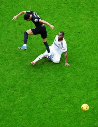 Issa Diop of Fulham tackles Dominic Solanke of Tottenham Hotspur Fulham v Tottenham Hotspur, Premier League, Football, Craven Cottage, London, UK - 01 Mar 2026London Craven Cottage United Kingdom EDITORIAL USE ONLY No use with unauthorised audio, video, data, fixture lists, club league logos or live services. Online in-match use limited to 120 images, no video emulation. No use in betting, games or single club league player publications. Copyright: xJavierxGarcia Shutterstockx 16708826ai