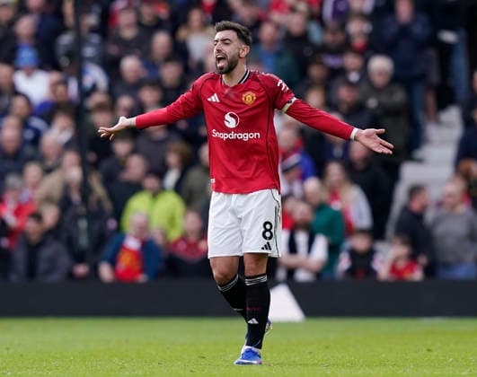 Manchester, England, 1st March 2026. Bruno Fernandes of Manchester United, ManU complains to the referee during the Manchester United vs Crystal Palace Premier League match at Old Trafford, Manchester. Picture credit should read: Andrew Yates Sportimage EDITORIAL USE ONLY. No use with unauthorised audio, video, data, fixture lists, club league logos or live services. Online in-match use limited to 120 images, no video emulation. No use in betting, games or single club league player publications. SPI_036_AY_Man_Utd_Palace SPI-4566-0036