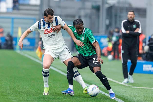 March 1, 2026, Reggio Emilia, REGGIO EMILIA: Sassuolo s Ulisses Garcia (R) and Atalanta s Lazar Samardzic (L) in action during the Italian Serie A soccer match US Sassuolo vs Atalanta BC at Mapei Stadium in Reggio Emilia, Italy, 1 March 2026. ANSA ELISABETTA BARACCHI Serie A: Sassuolo-Atalanta  - ZUMAa110 20260301_zaf_a110_170 Copyright: xElisabettaxBaracchix