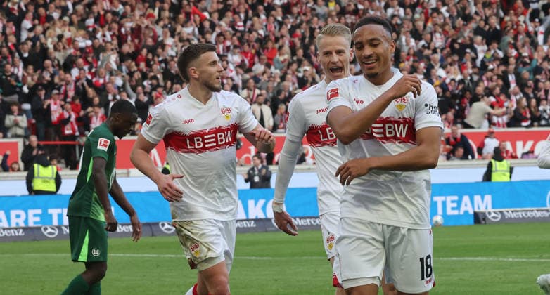 Stuttgart, Soccer Bundesliga, Matchday 20, VfB Stuttgart vs VfL Wolfsburg, VfB cheering, from left Ermedin Demirovic Chris Führich Jamie Leweling VfB