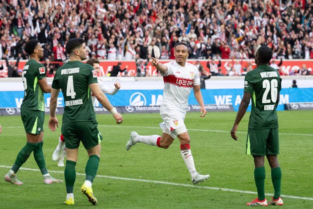Goal to 2 0 by Jamie Leweling VfB Stuttgart 18 Cheers, Goal celebration, Celebrates his goal GER, VfB Stuttgart vs VfL Wolfsburg, Football, Men, 1 Bundesliga, 24 Matchday, 2025 2026 Season, 01 03 2026, DFL DFB REGULATES PROHIBIT ANY USE OF PHOTOGRAPHS AS IMAGE SEQUENCES AND OR QUASI VIDEO, GER, VfB Stuttgart vs VfL Wolfsburg, Football, Men, 1 Bundesliga, 24 Matchday, Season 2025 2026, 01 03 2026 Stuttgart Copyright: xEibner-Pressefoto WolfgangxFrankx EP_WFK