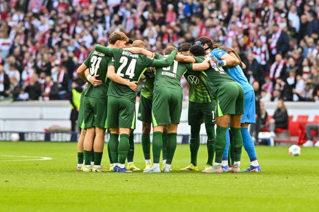 Bundesliga VfB Stuttgart VfL Wolfsburg 01 03 2026 STUTTGART, GERMANY 01 MARCH the visiting team makes a players circle shortly before the Bundesliga match between VfB Stuttgart and VfL Wolfsburg on matchday 24 at the MHP Arena DFL REGULATIONS PROHIBIT ANY USE OF PHOTOGRAPHS AS IMAGE SEQUENCES AND OR QUASI VIDEO Copyright: xBEAUTIFULxSPORTS Goldbergx