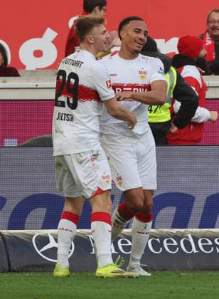 Stuttgart, Soccer Bundesliga, Matchday 20, VfB Stuttgart vs VfL Wolfsburg, VfB cheering, from left Finn Jeltsch Jamie Leweling