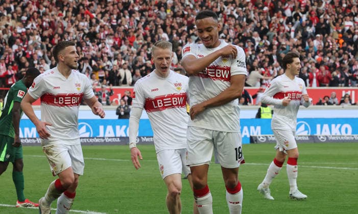 Stuttgart, Soccer Bundesliga, Matchday 20, VfB Stuttgart vs VfL Wolfsburg, VfB cheering, from left Ermedin Demirovic Chris Führich Jamie Leweling