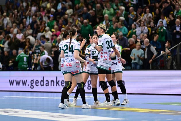 Handball I Women I Season 2025 2026 I 1 HBF I 19 Matchday I VfL Oldenburg FRISCH AUF Göppingen I 01 03 2026 After the match FRISCH AUF Göppingen Women together Oldenburg EWE Arena Lower Saxony Germany Copyright: xLobeca FelixxSchlikisx