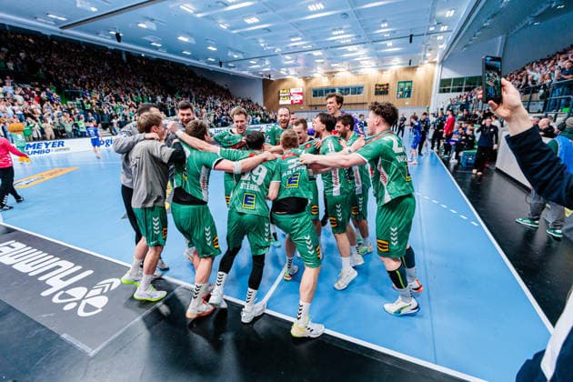 The GWD Minden team celebrates after a 32 32 draw GER, GWD Minden vs TVB Stuttgart, Handball, 1 Bundesliga, Matchday 23, Season 2025 2026, 01 03 2026 GER, GWD Minden vs TVB Stuttgart, Handball, 1 Bundesliga, Matchday 23, Season 2025 2026, 01 03 2026 Minden Copyright: xEibner-Pressefoto JanxRollingerx EP_JSK