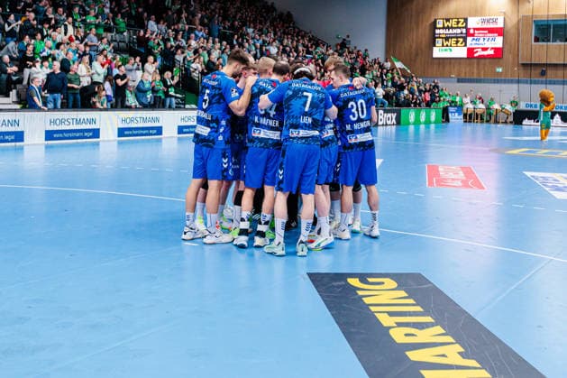 The team of TVB Stuttgart is disappointed sad after 32 32 draw GER, GWD Minden vs TVB Stuttgart, Handball, 1 Bundesliga, Matchday 23, Season 2025 2026, 01 03 2026 GER, GWD Minden vs TVB Stuttgart, Handball, 1 Bundesliga, Matchday 23, Season 2025 2026, 01 03 2026 Minden Copyright: xEibner-Pressefoto JanxRollingerx EP_JSK