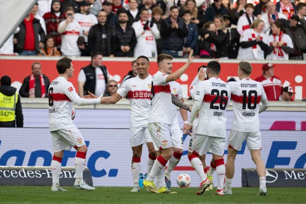 Goal for 3 0 by Jamie Leweling VfB Stuttgart 18 , Cheers, Goal celebration, Celebrates his goal with Angelo Stiller VfB Stuttgart, 06 , Finn Jeltsch VfB Stuttgart 29 , Deniz Undav VfB Stuttgart 26 , Chris Fuehrich VfB Stuttgart, 10 GER, VfB Stuttgart vs VfL Wolfsburg, Football, Men, 1 Bundesliga, 24 Matchday, Season 2025 2026, 01 03 2026, DFL DFB REGULATIONS PROHIBIT ANY USE OF PHOTOGRAPHS AS IMAGE SEQUENCES AND OR QUASI VIDEO, GER, VfB Stuttgart vs VfL Wolfsburg, Football, Men, 1 Bundesliga, 24 Matchday, Season 2025 2026, 01 03 2026 Stuttgart Copyright: xEibner-Pressefoto WolfgangxFrankx EP_WFK