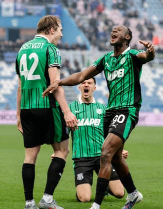 March 1, 2026, Reggio Emilia, REGGIO EMILIA: Sassuolo s Kristian Thorstvedt jubilates with his teammates after scoring the goal during the Italian Serie A soccer match US Sassuolo vs Atalanta BC at Mapei Stadium in Reggio Emilia, Italy, 1 March 2026. ANSA ELISABETTA BARACCHI Serie A: Sassuolo-Atalanta  - ZUMAa110 20260301_zaf_a110_174 Copyright: xElisabettaxBaracchix