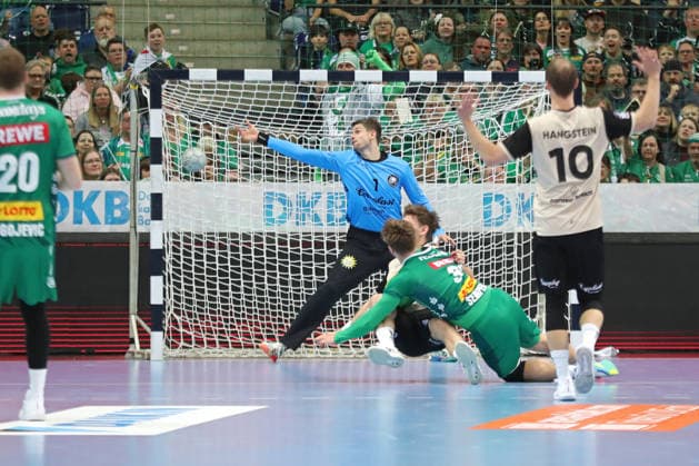 Handball DAIKIN HBL, SC DHfK Leipzig Bergischer HC 01 03 2026 Franz Semper 32, SC DHfK Leipzig scores a goal against goalkeeper Christopher Rudeck 1, Bergischer HC Handball, DAIKIN HBL, 1 Bundesliga, Saison 2025 2026, 23 Spieltag SC DHfK Leipzig vs Bergischer HC am 01 03 2026 in der Quarterback Immobilien Arena Leipzig Copyright: xBEAUTIFULxSPORTS JanxKaeferx