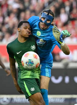 Collision injured Injury Goalkeeper Kamil Grabara VfL Wolfsburg 01 vs Jeanuel Belocian VfL Wolfsburg 06 VfB Stuttgart vs VfL Wolfsburg WOB 01 03 2026 DFL REGULATIONS PROHIBIT ANY USE OF PHOTOGRAPHS AS IMAGE SEQUENCES AND OR QUASI VIDEO VfB Stuttgart vs VfL Wolfsburg WOB