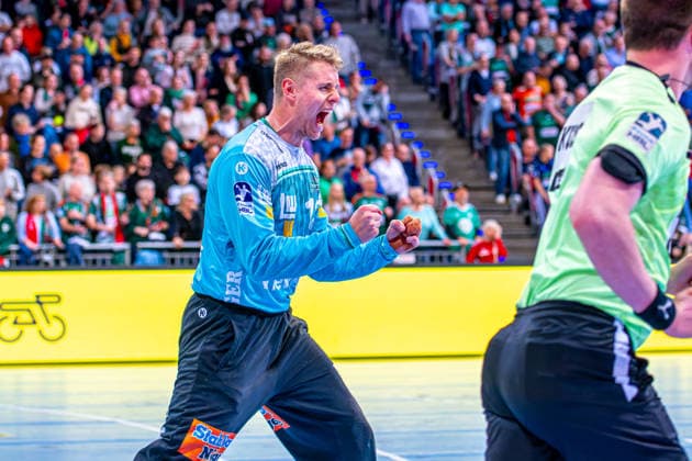 Kristian Saeveras FRISCH AUF Göppingen, No. 12 v l , TSV Hannover Burgdorf green against FRISCH AUF Göppingen white on matchday 23 of the 2025 2026 season in the DAIKIN Handball Bundesliga 01 03 2026, ZAG Arena Hannover, GER , Copyright: xJanxGuentherx xTSVxHannover-Burgdorfx