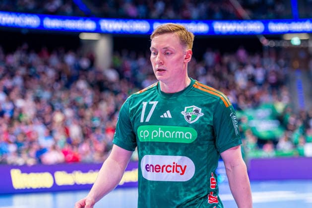 August Pedersen TSV Hannover Burgdorf, No. 17 v l , TSV Hannover Burgdorf green against FRISCH AUF Göppingen white on matchday 23 of the 2025 2026 season in the DAIKIN Handball Bundesliga 01 03 2026, ZAG Arena Hannover, GER , Copyright: xJanxGuentherx xTSVxHannover-Burgdorfx