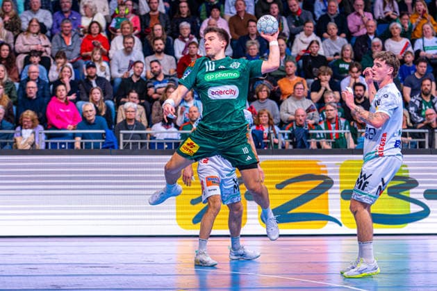 Renars Uscins TSV Hannover Burgdorf, No. 10 v l , TSV Hannover Burgdorf green against FRISCH AUF Göppingen white on matchday 23 of the 2025 2026 season in the DAIKIN Handball Bundesliga 01 03 2026, ZAG Arena Hannover, GER , Copyright: xJanxGuentherx xTSVxHannover-Burgdorfx