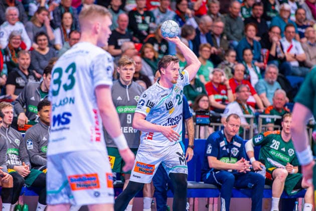 Erik Persson FRISCH AUF Göppingen, No. 22 v l , TSV Hannover Burgdorf green against FRISCH AUF Göppingen white on matchday 23 of the 2025 2026 season in the DAIKIN Handball Bundesliga 01 03 2026, ZAG Arena Hannover, GER , Copyright: xJanxGuentherx xTSVxHannover-Burgdorfx