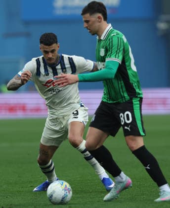Sassuolo s Tarik Muharemovic fight for the ball with Atalanta™s Gianluca Scamacca during the Serie A soccer match between Sassuolo and Atalanta at the Mapei Stadium Citta™ del Tricolore in Reggio Emilia - sunday , March 1, 2026. - Soccer .  Copyright: xGiannixSantandrea LaPressex