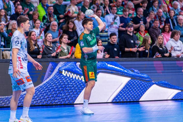 Renars Uscins TSV Hannover Burgdorf, No. 10 v l , TSV Hannover Burgdorf green against FRISCH AUF Göppingen white on matchday 23 of the 2025 2026 season in the DAIKIN Handball Bundesliga 01 03 2026, ZAG Arena Hannover, GER , Copyright: xJanxGuentherx xTSVxHannover-Burgdorfx