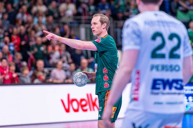 Marian Michalczik TSV Hannover Burgdorf, No. 22 v l , TSV Hannover Burgdorf green against FRISCH AUF Göppingen white on matchday 23 of the 2025 2026 season in the DAIKIN Handball Bundesliga 01 03 2026, ZAG Arena Hannover, GER , Copyright: xJanxGuentherx xTSVxHannover-Burgdorfx