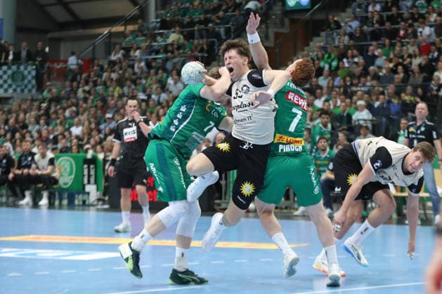Handball DAIKIN HBL, SC DHfK Leipzig Bergischer HC 01 03 2026 Sören Steinhaus 53, Bergischer HC is fouled big by Tim Hertzfeld 72, SC DHfK Leipzig left at the expense of a red card Handball, DAIKIN HBL, 1 Bundesliga, Season 2025 2026, Matchday 23 SC DHfK Leipzig vs Bergischer HC on 01 03 2026 at Quarterback Immobilien Arena Leipzig Copyright: xBEAUTIFULxSPORTS JanxKaeferx