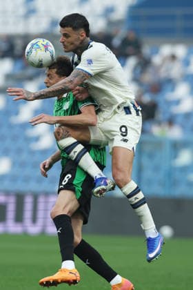 Atalanta™s Gianluca Scamacca fight for the ball with Sassuolo s Nemanja Matic during the Serie A soccer match between Sassuolo and Atalanta at the Mapei Stadium Citta™ del Tricolore in Reggio Emilia - sunday , March 1, 2026. - Soccer .  Copyright: xGiannixSantandrea LaPressex