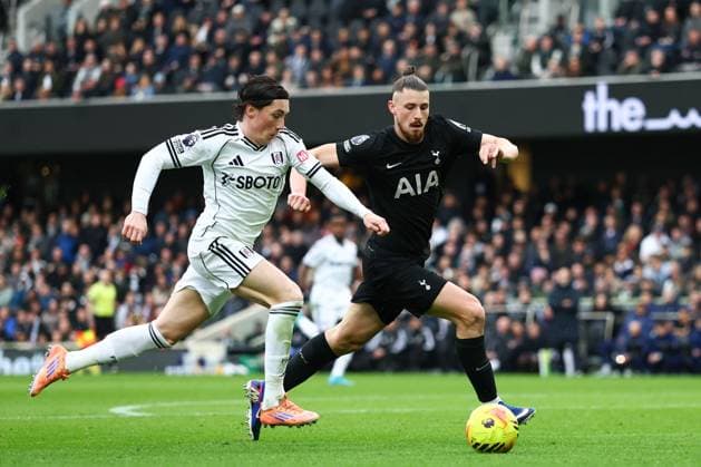 Harry Wilson of Fulham under pressure from Radu Dragusin of Tottenham Hotspur Fulham v Tottenham Hotspur, Premier League, Football, Craven Cottage, London, UK - 01 Mar 2026London Craven Cottage United Kingdom EDITORIAL USE ONLY No use with unauthorised audio, video, data, fixture lists, club league logos or live services. Online in-match use limited to 120 images, no video emulation. No use in betting, games or single club league player publications.  Copyright: xSimonxDael Shutterstockx 16708827ct